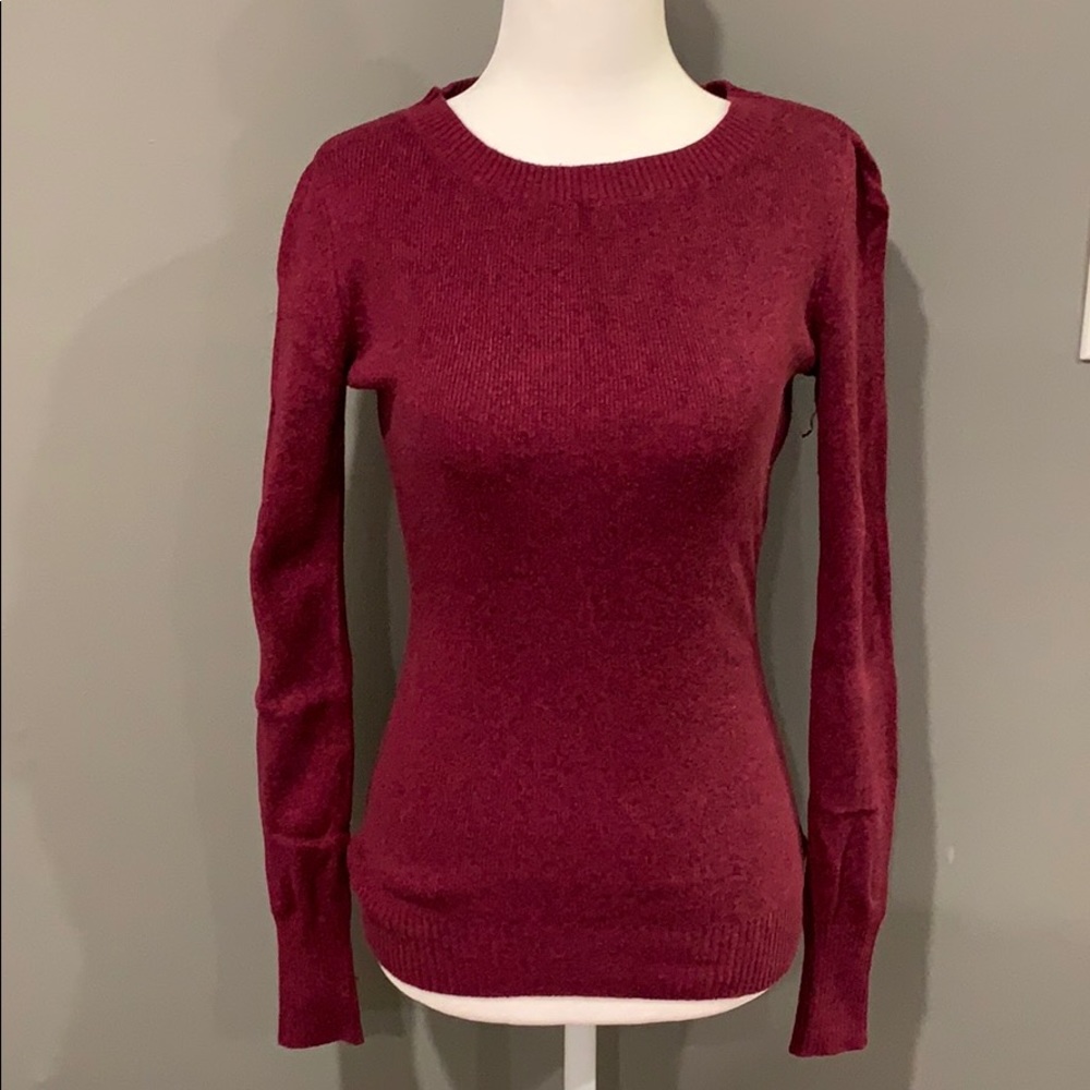 Long-sleeve fitted Sweater